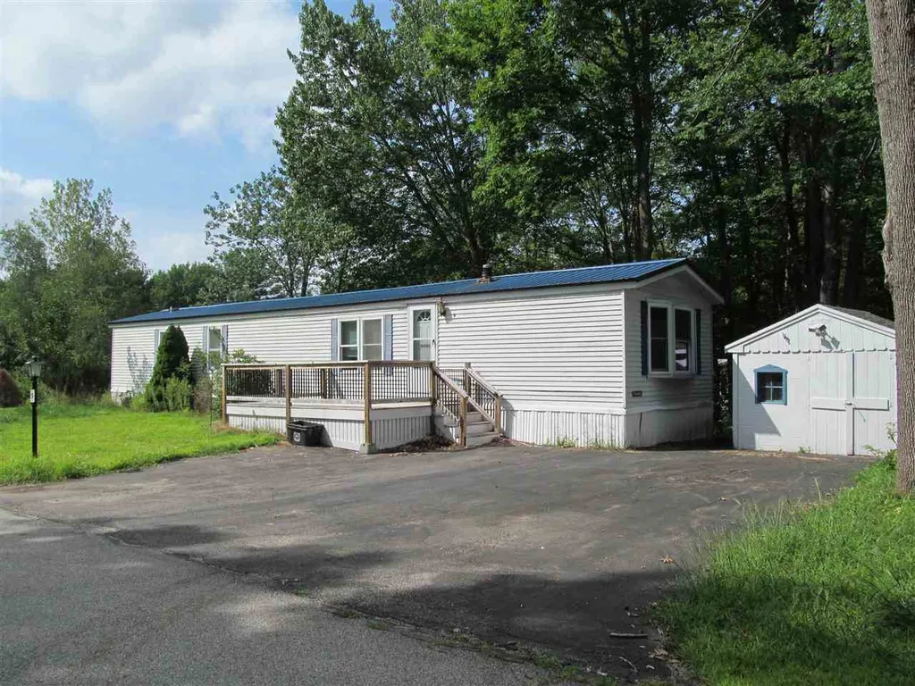 9 Englewood Drive Raymond NH 03077