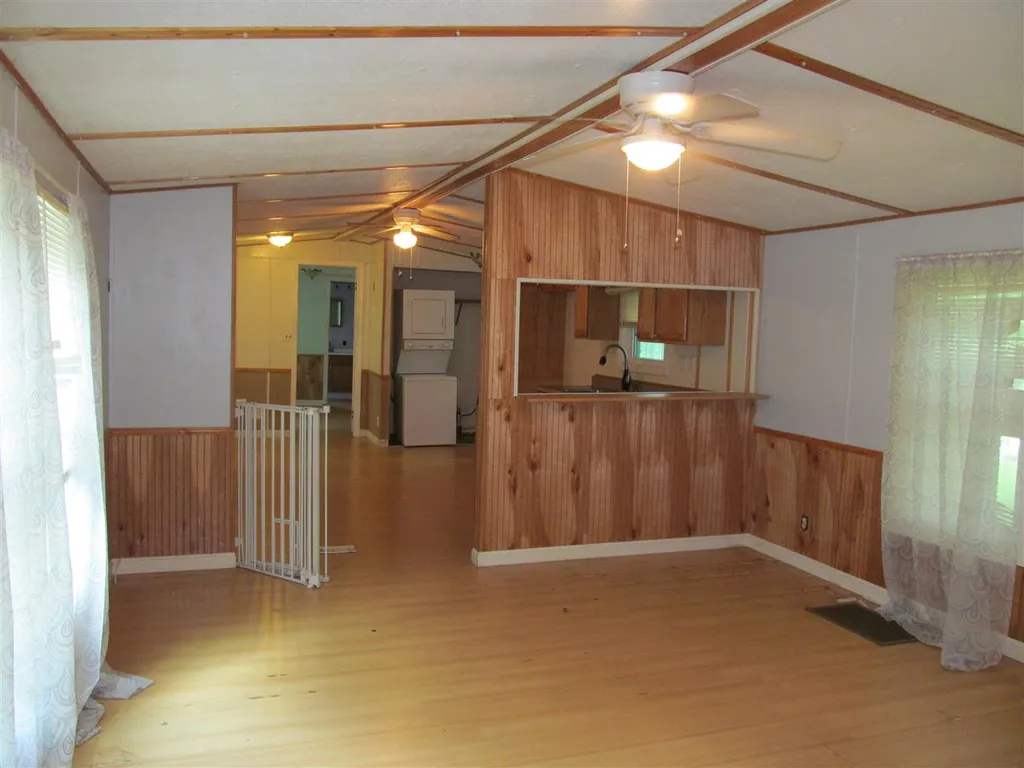 9 Englewood Drive Raymond NH 03077