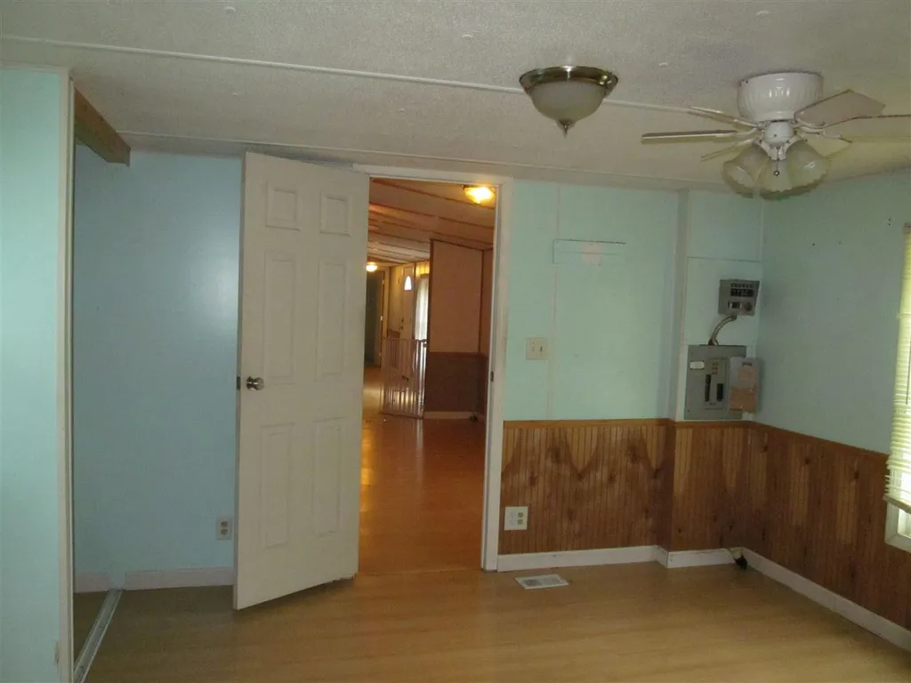 9 Englewood Drive Raymond NH 03077
