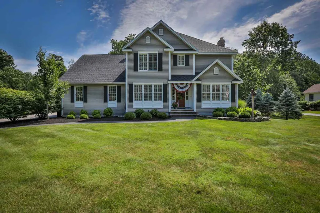 17 Colleen Drive Salem NH 03079