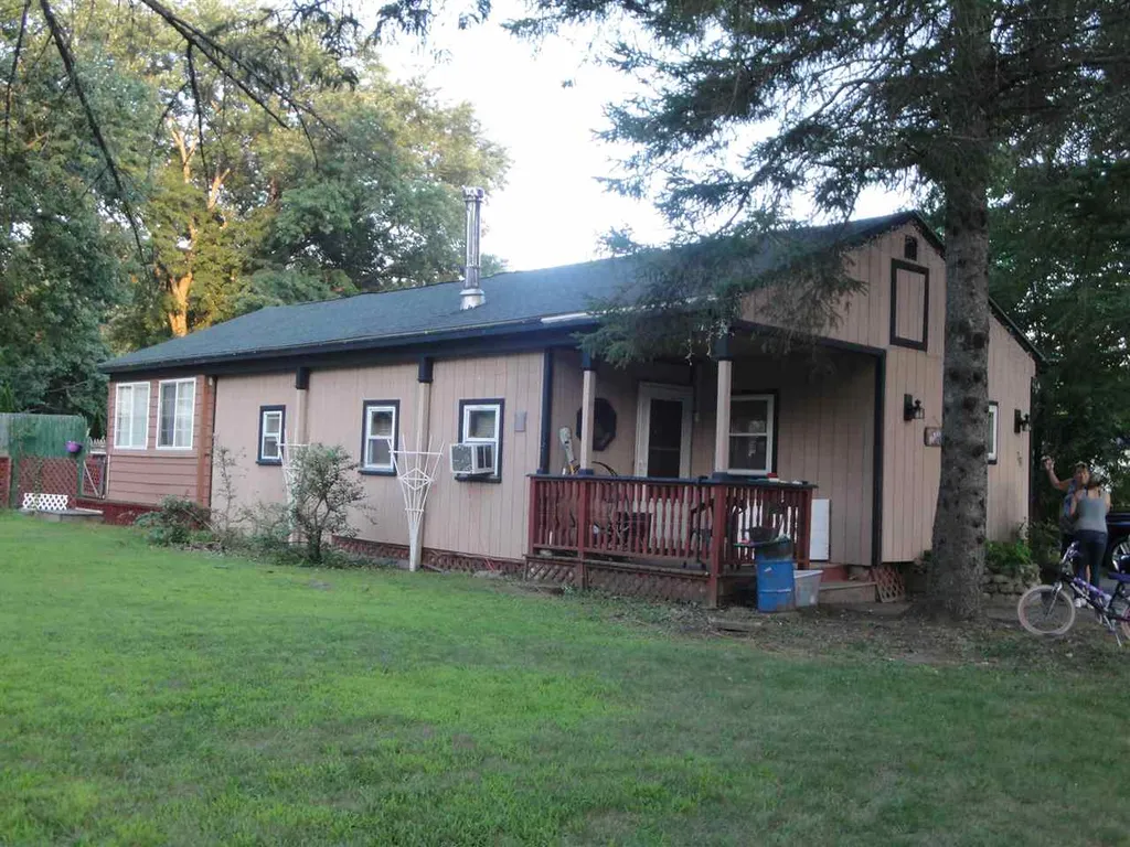 26 Evelyn Avenue Raymond NH 03077