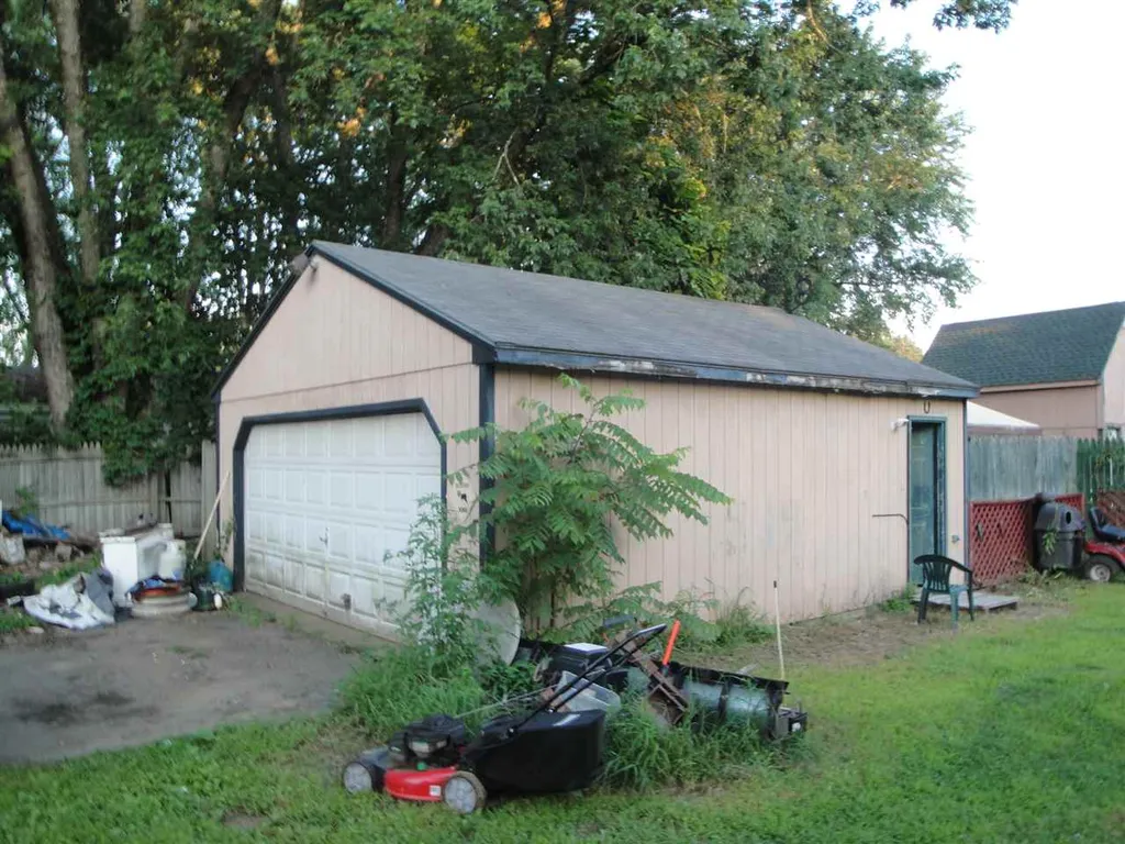 26 Evelyn Avenue Raymond NH 03077