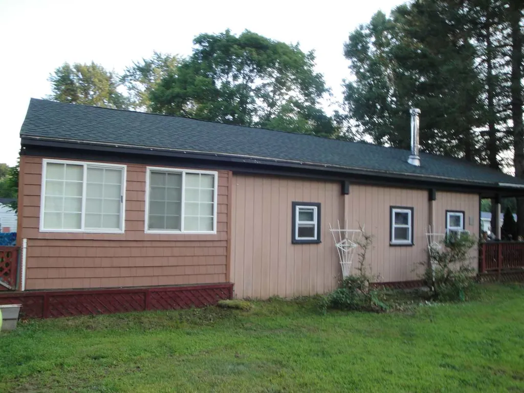 26 Evelyn Avenue Raymond NH 03077