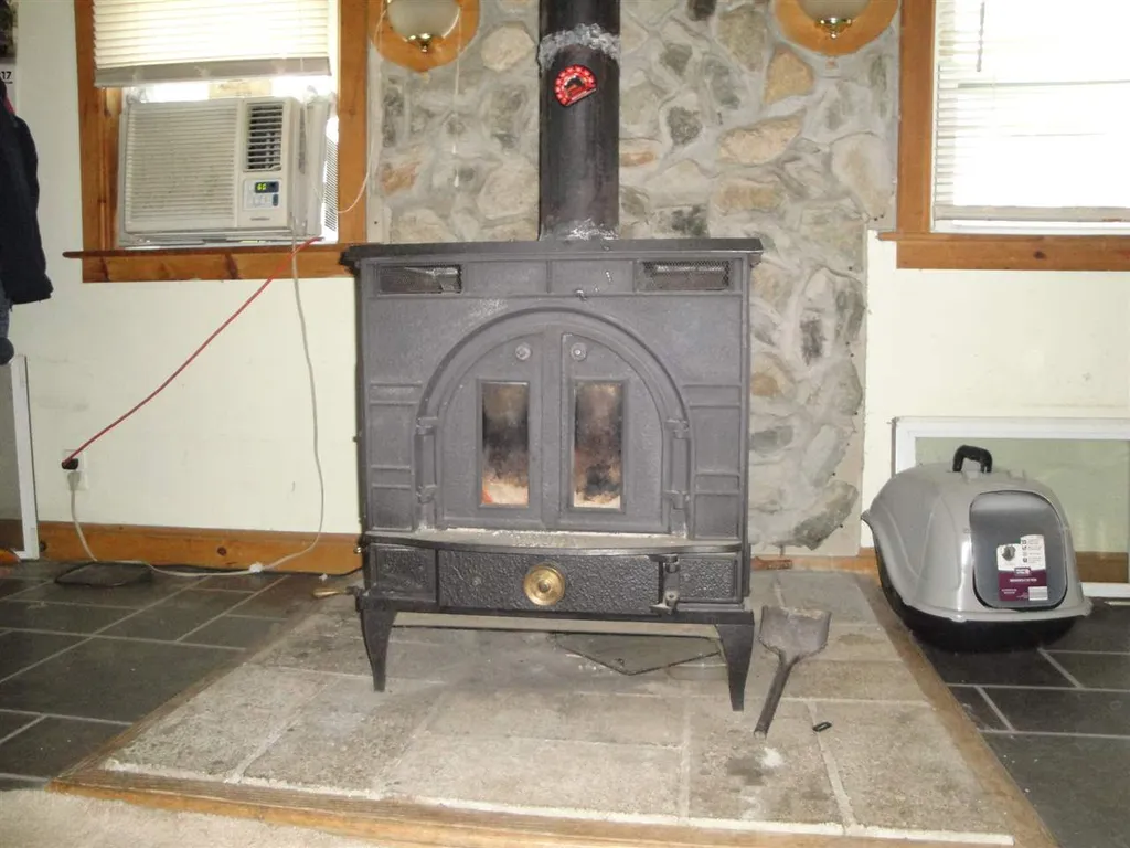26 Evelyn Avenue Raymond NH 03077