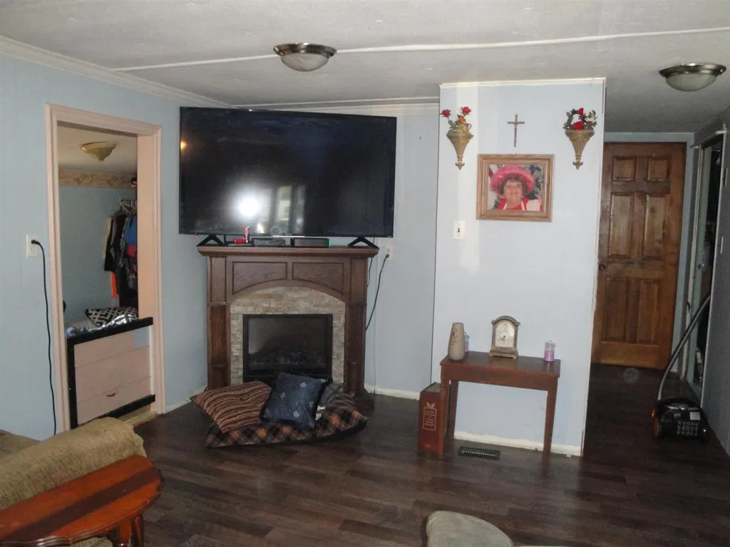 26 Evelyn Avenue Raymond NH 03077