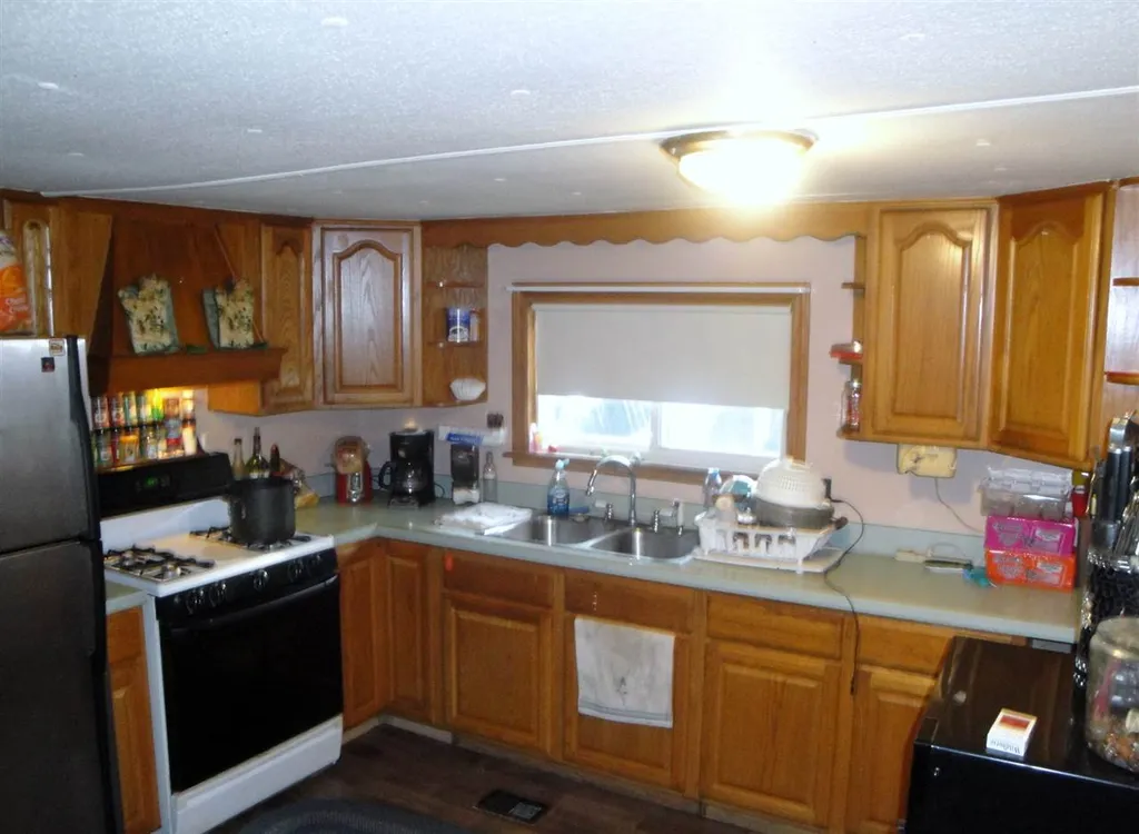 26 Evelyn Avenue Raymond NH 03077