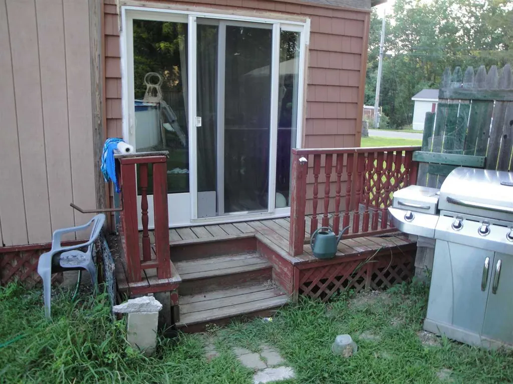 26 Evelyn Avenue Raymond NH 03077
