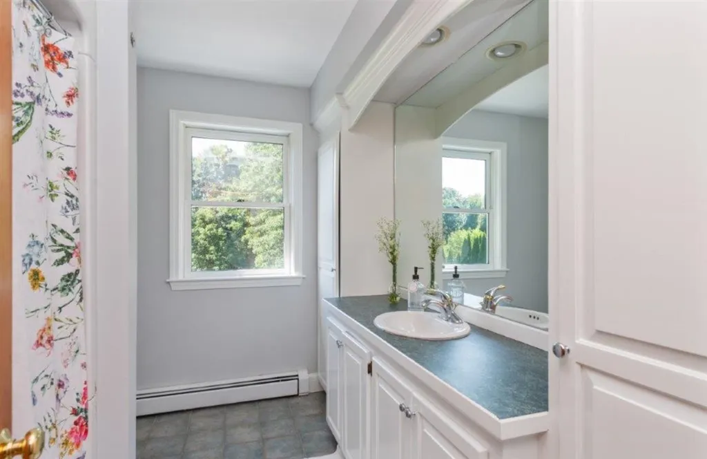 74 Exeter Road North Hampton NH 03862