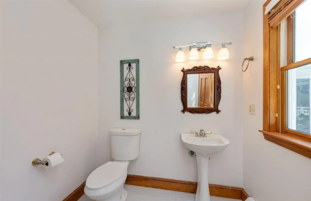 74 Exeter Road North Hampton NH 03862