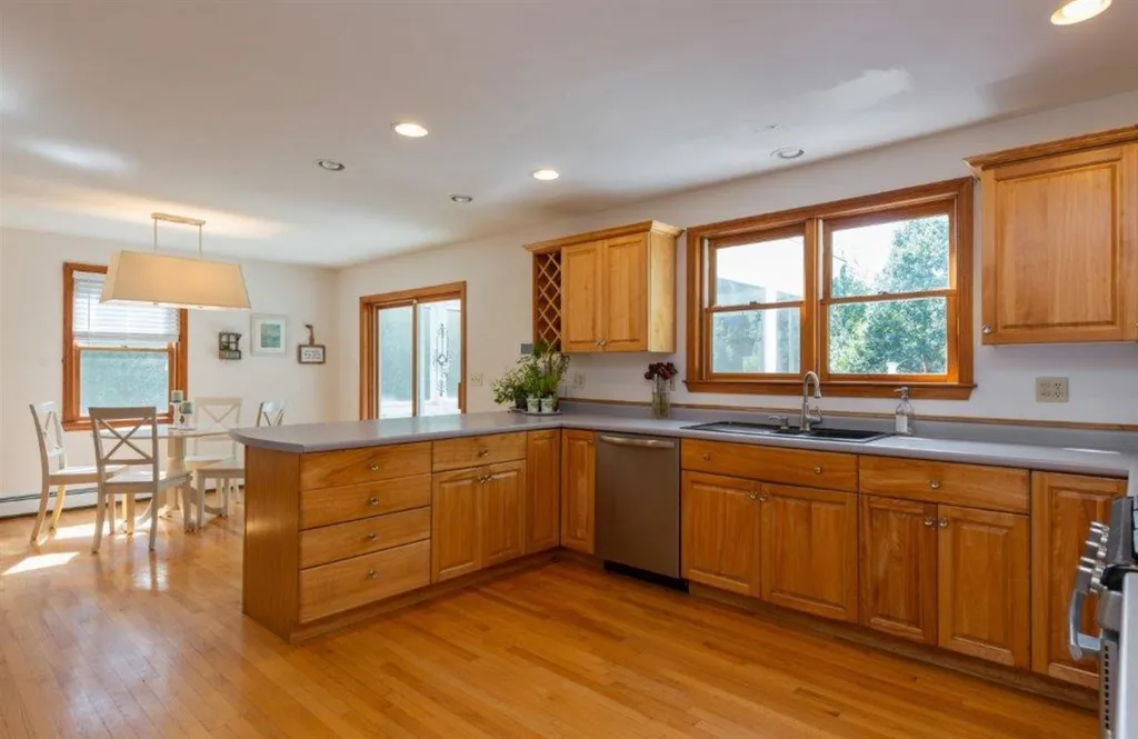 74 Exeter Road North Hampton NH 03862