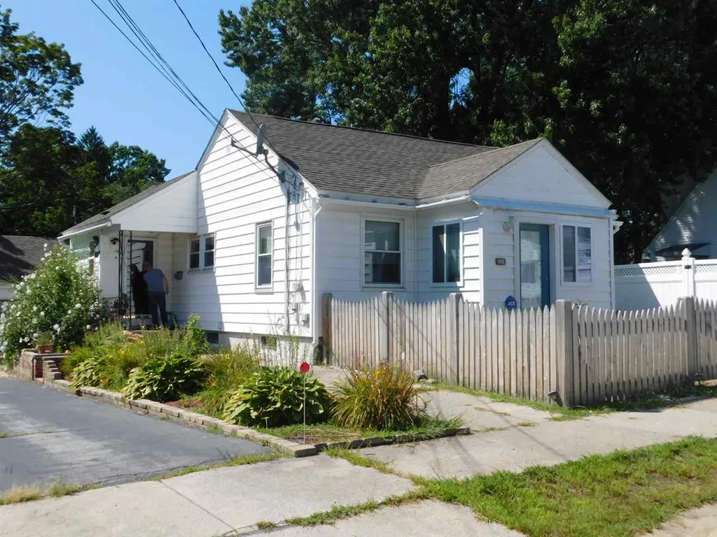 19 Verona Street Nashua NH 03060