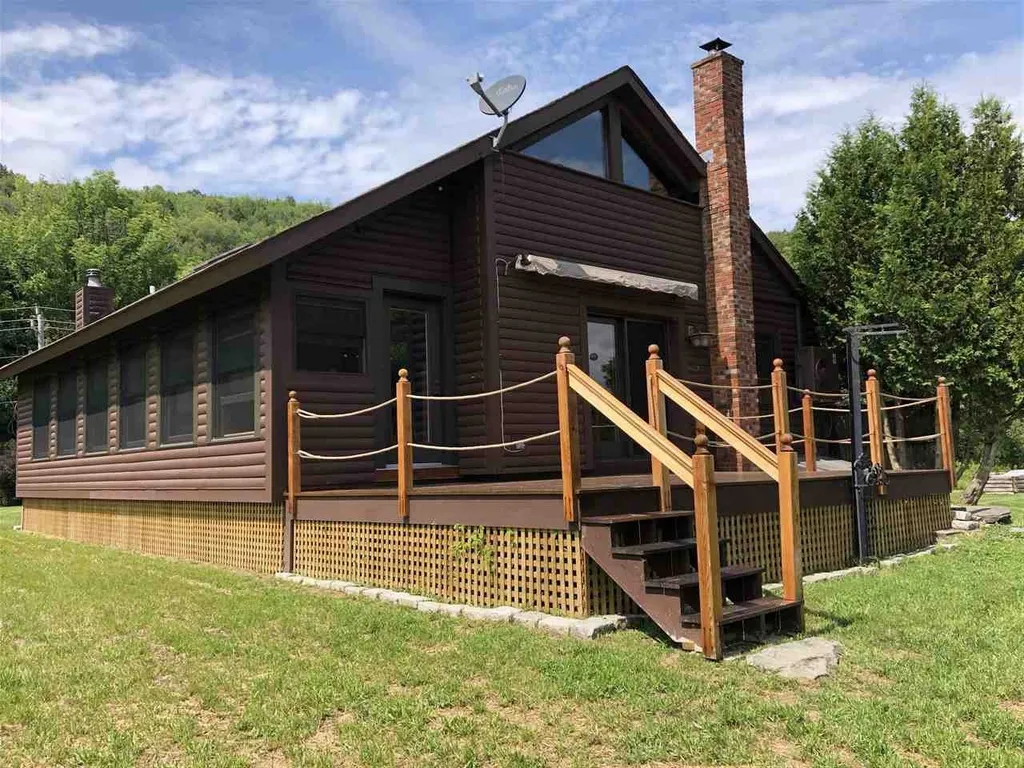 1424 Vt Route 109 Cambridge VT 05464