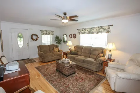 18 Serenity Way Manchester NH 03104