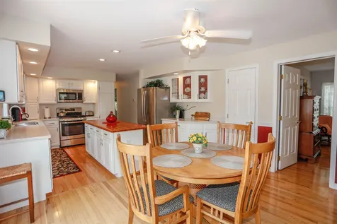 18 Serenity Way Manchester NH 03104