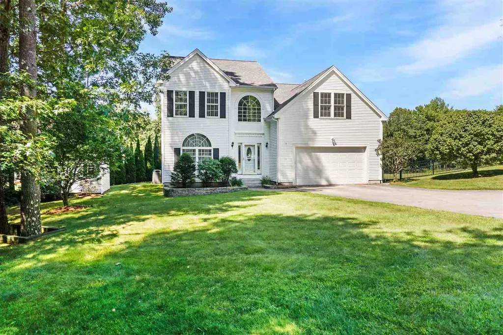 33 Bush Hill Road Hudson NH 03051