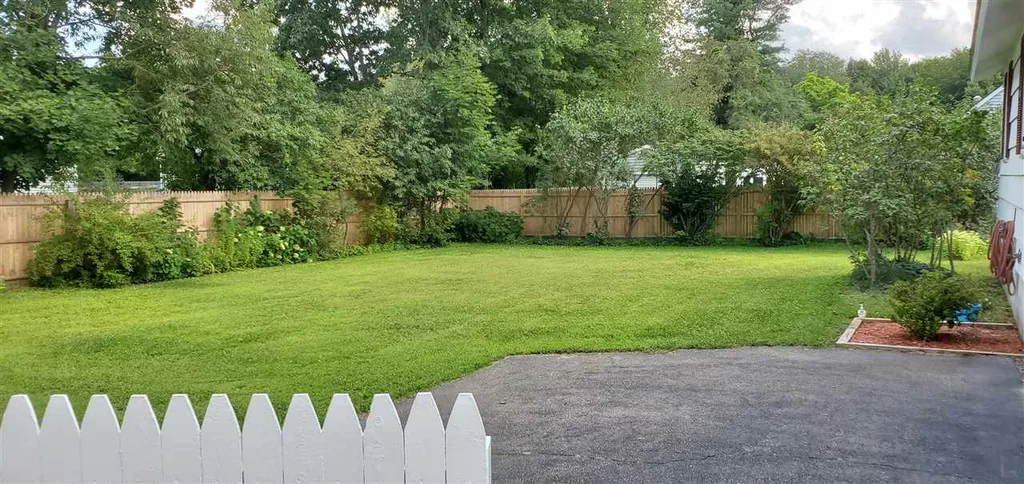 10 Shawnee Lane Dover NH 03820