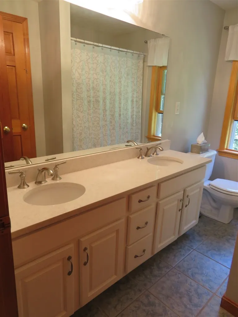 23 Peabody Drive Brentwood NH 03833