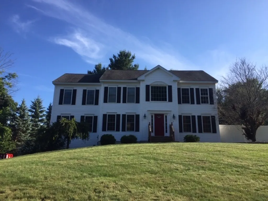 7 Monument Hill Road Pelham NH 03076