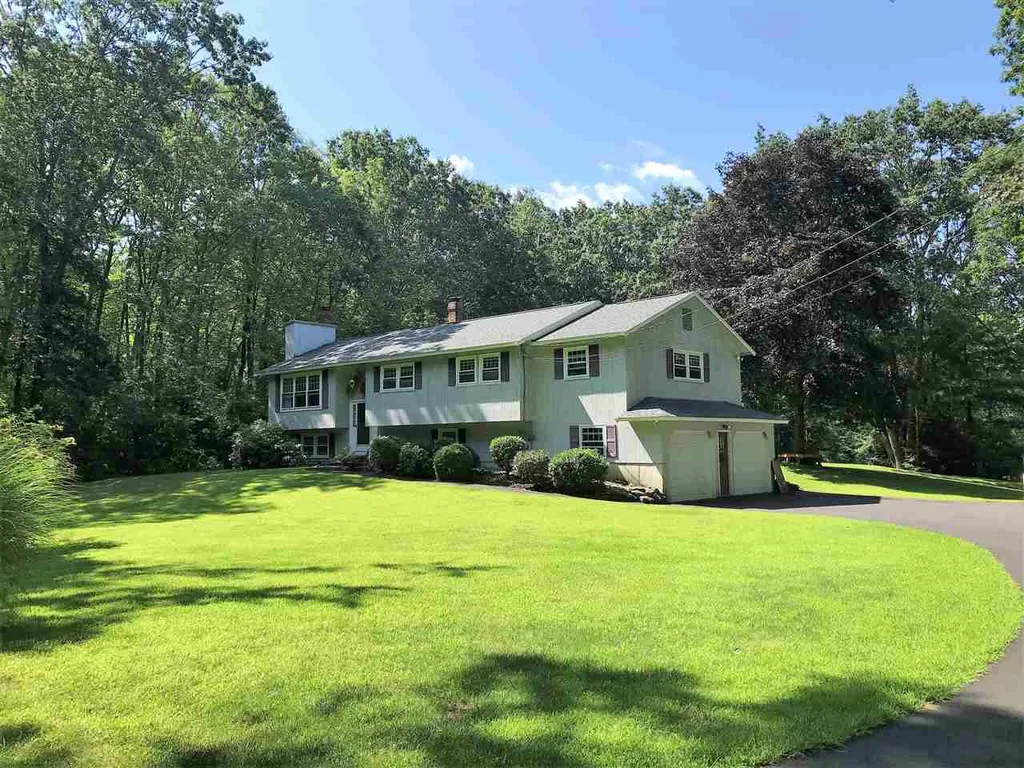 13 Oak Hill Circle Atkinson NH 03811