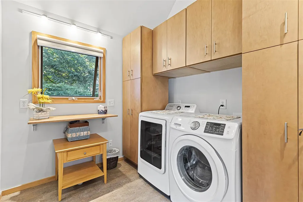 187 N Shore Road Hampton NH 03842