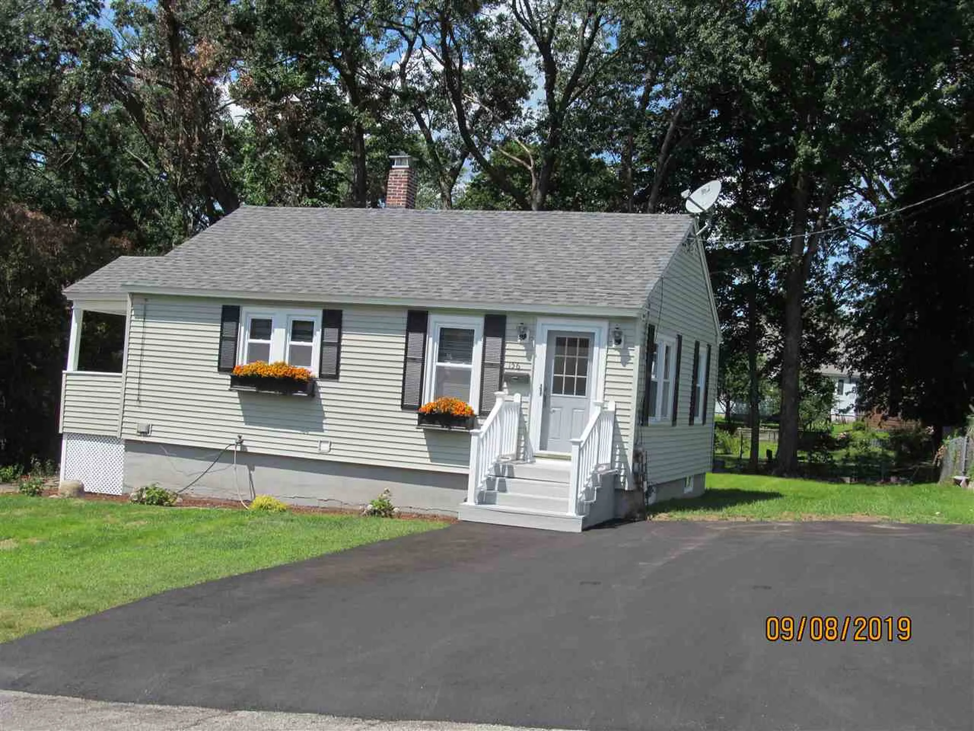 156 Oakdale Avenue Manchester NH 03103