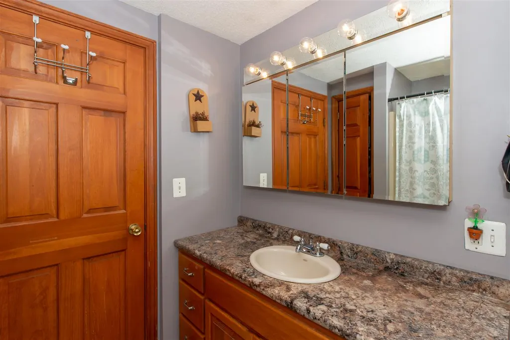 46 Pine Grove Lane Lebanon ME 04027