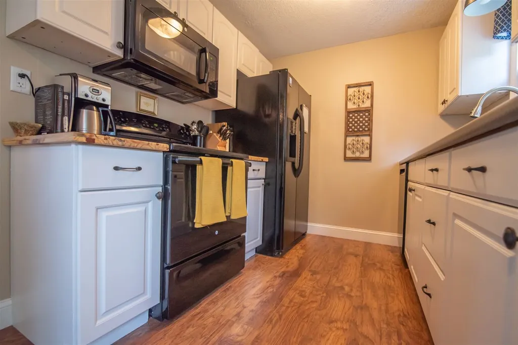 22 Eagle Drive Salem NH 03079