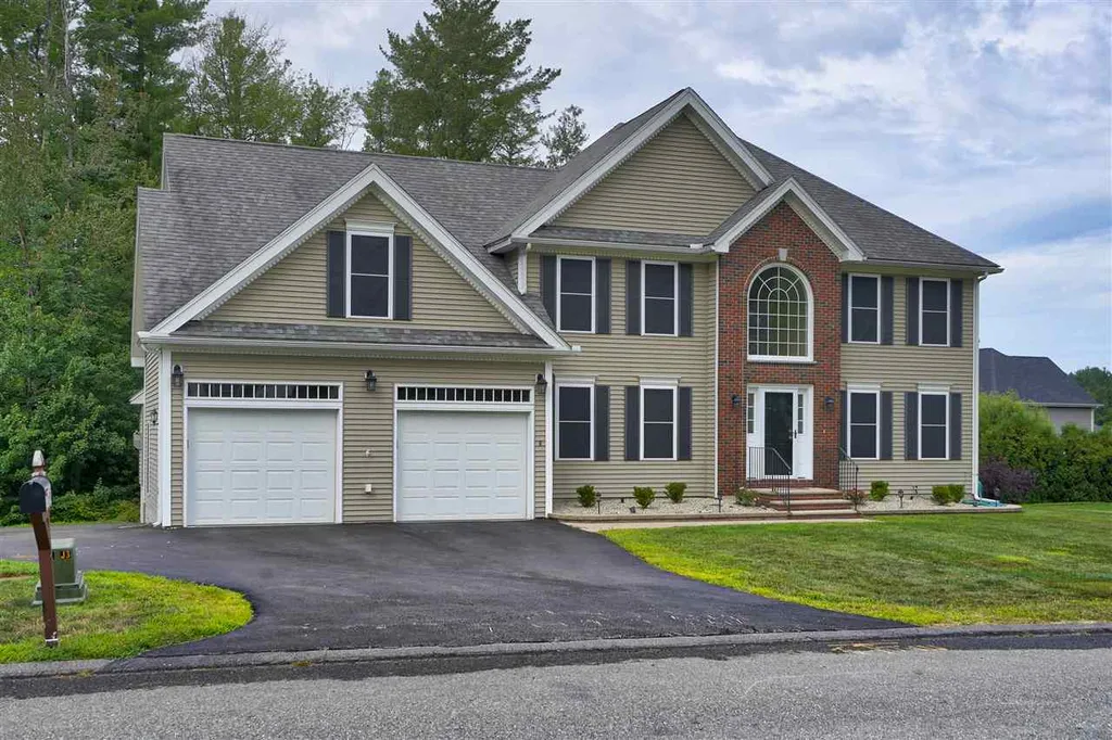 8 Abington Drive Londonderry NH 03053