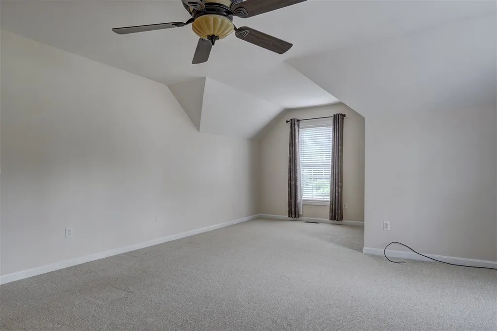 8 Abington Drive Londonderry NH 03053