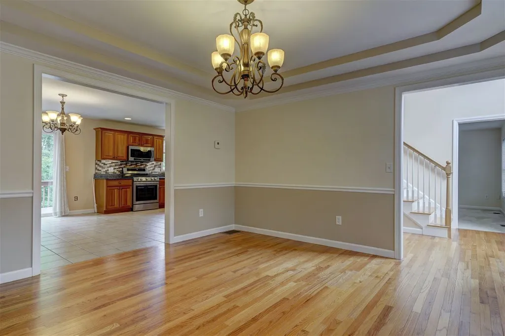 8 Abington Drive Londonderry NH 03053