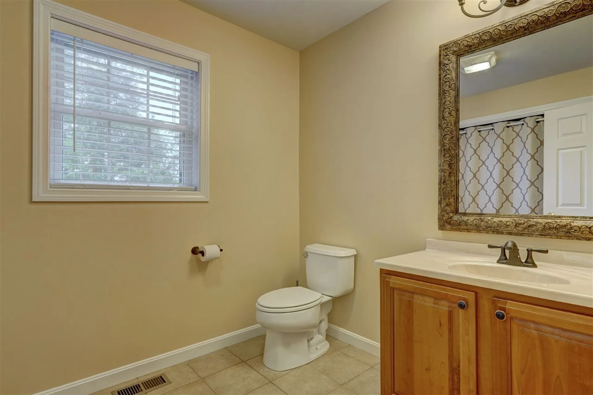 8 Abington Drive Londonderry NH 03053