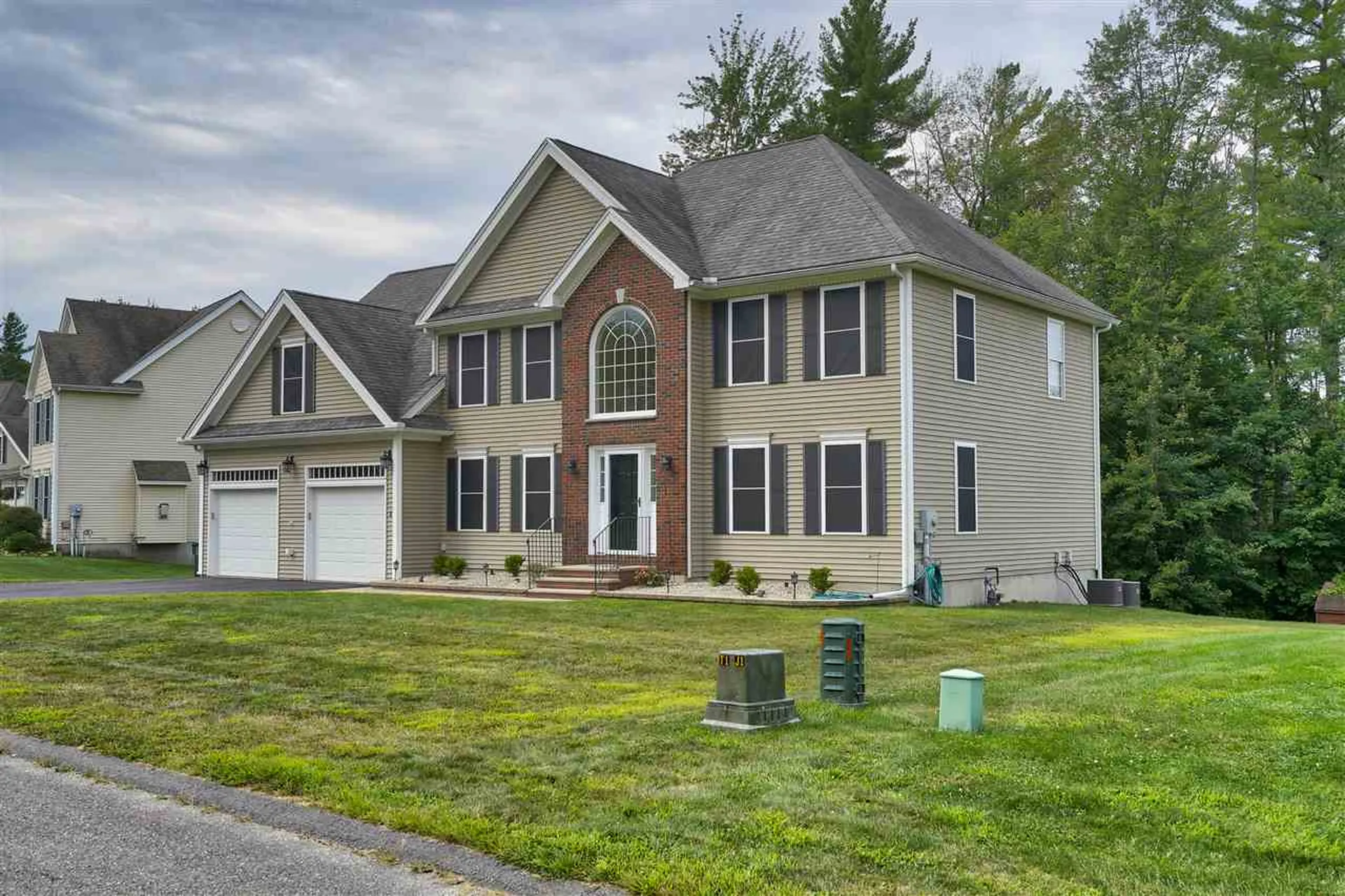 8 Abington Drive Londonderry NH 03053
