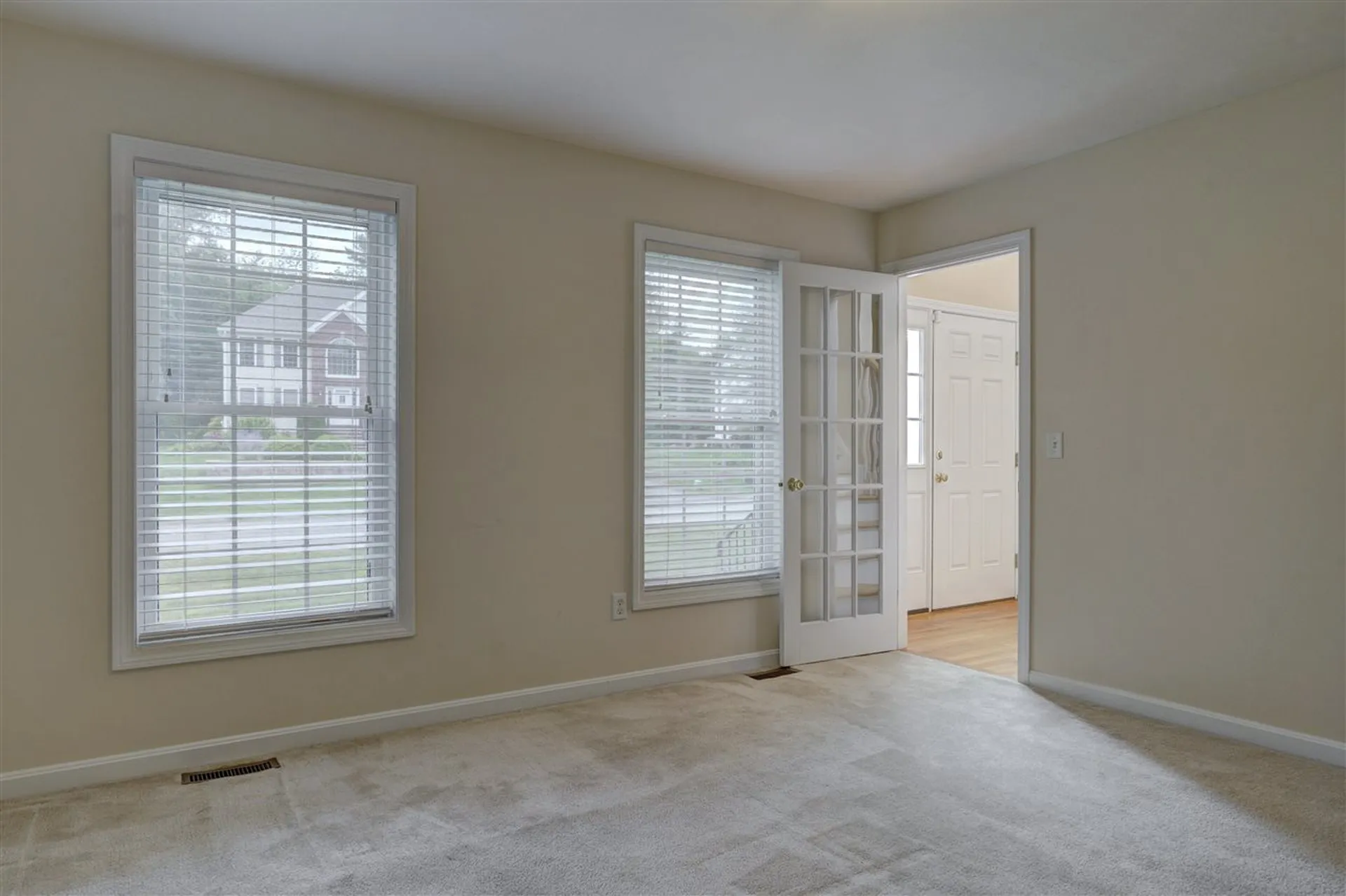 8 Abington Drive Londonderry NH 03053