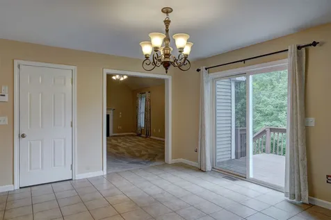 8 Abington Drive Londonderry NH 03053