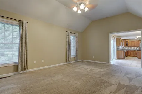 8 Abington Drive Londonderry NH 03053