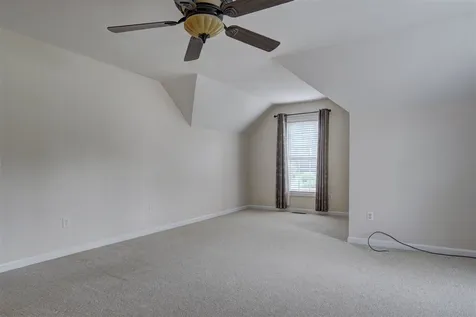 8 Abington Drive Londonderry NH 03053
