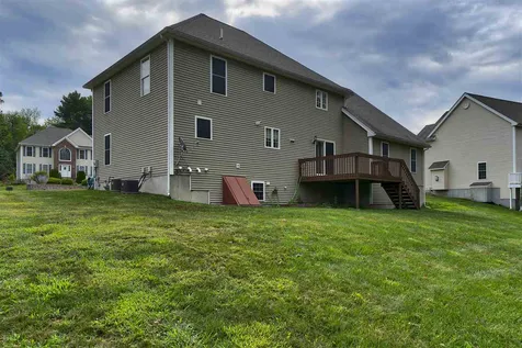 8 Abington Drive Londonderry NH 03053