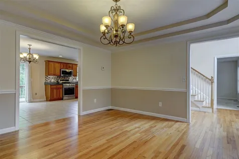 8 Abington Drive Londonderry NH 03053