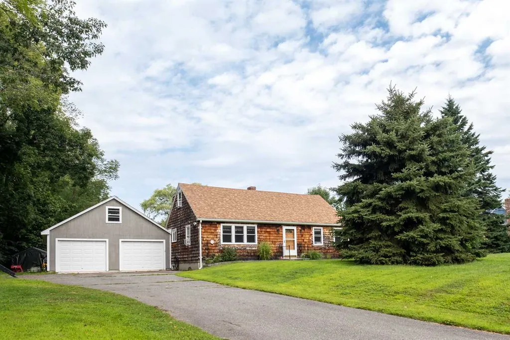 66 Winnicut Road Greenland NH 03840