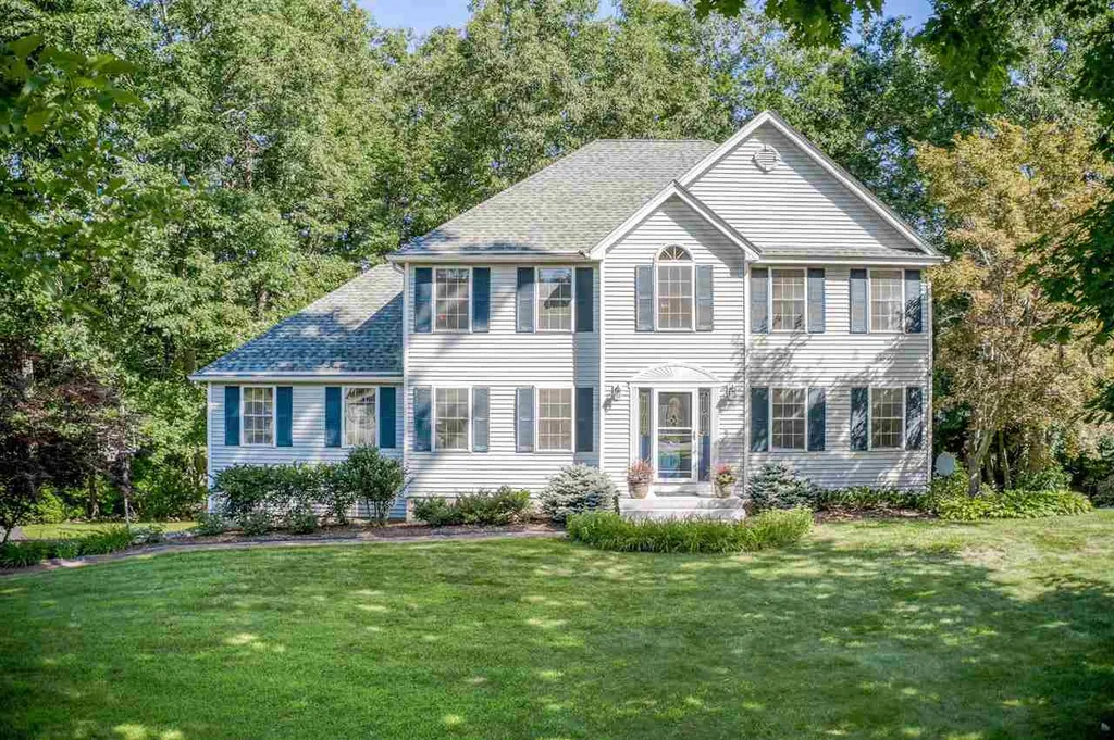 6 Crestwood Drive Hudson NH 03051