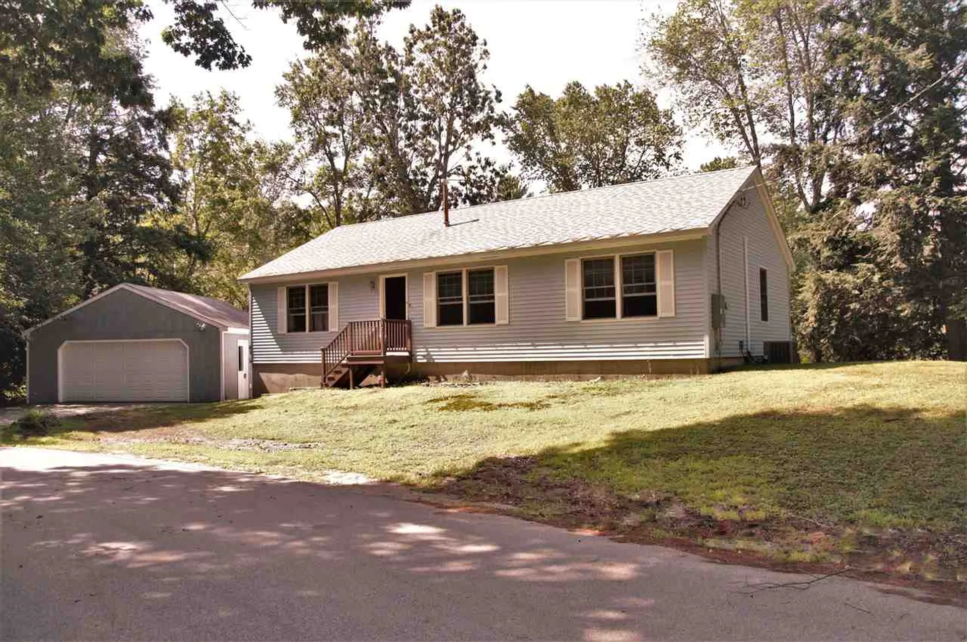 45 Lisa Avenue Raymond NH 03077-2047