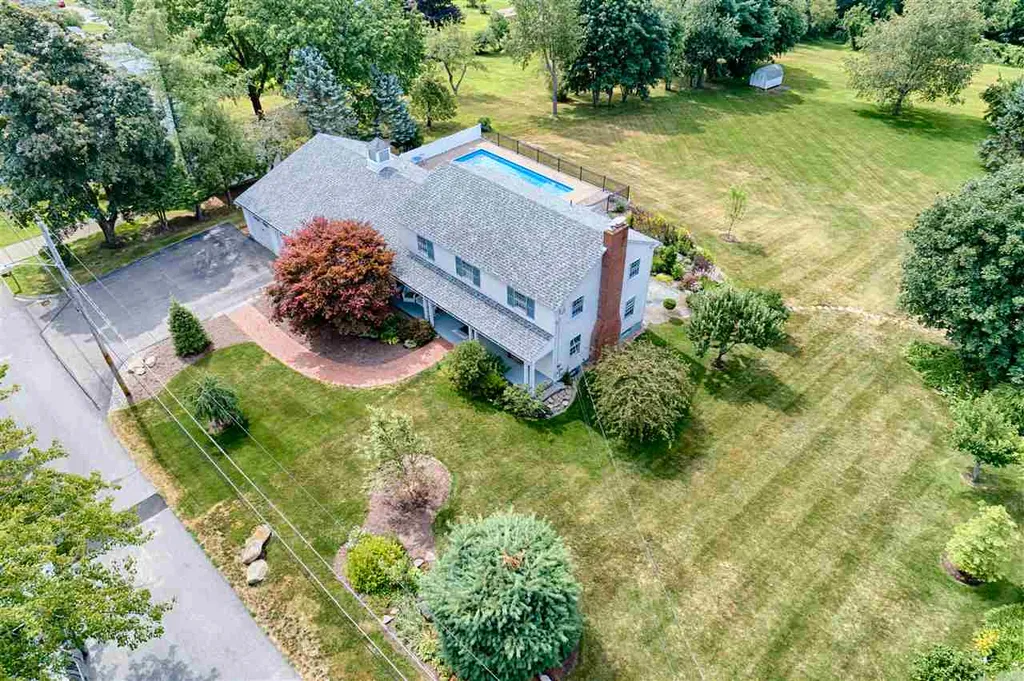 56 Pleasant Street Wolfeboro NH 03894