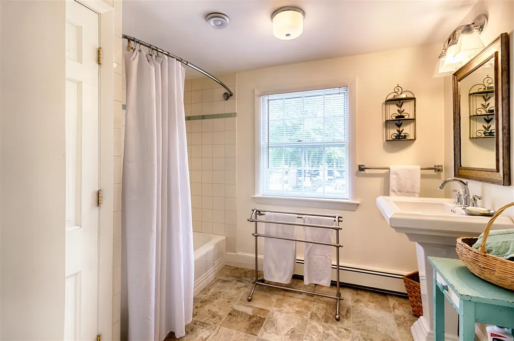 56 Pleasant Street Wolfeboro NH 03894