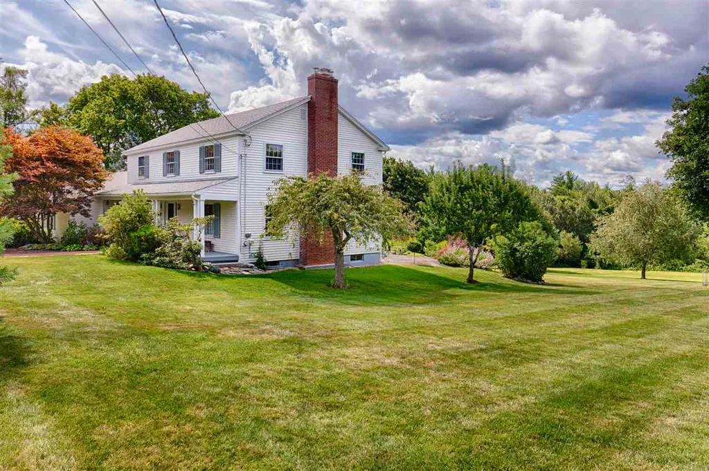 56 Pleasant Street Wolfeboro NH 03894