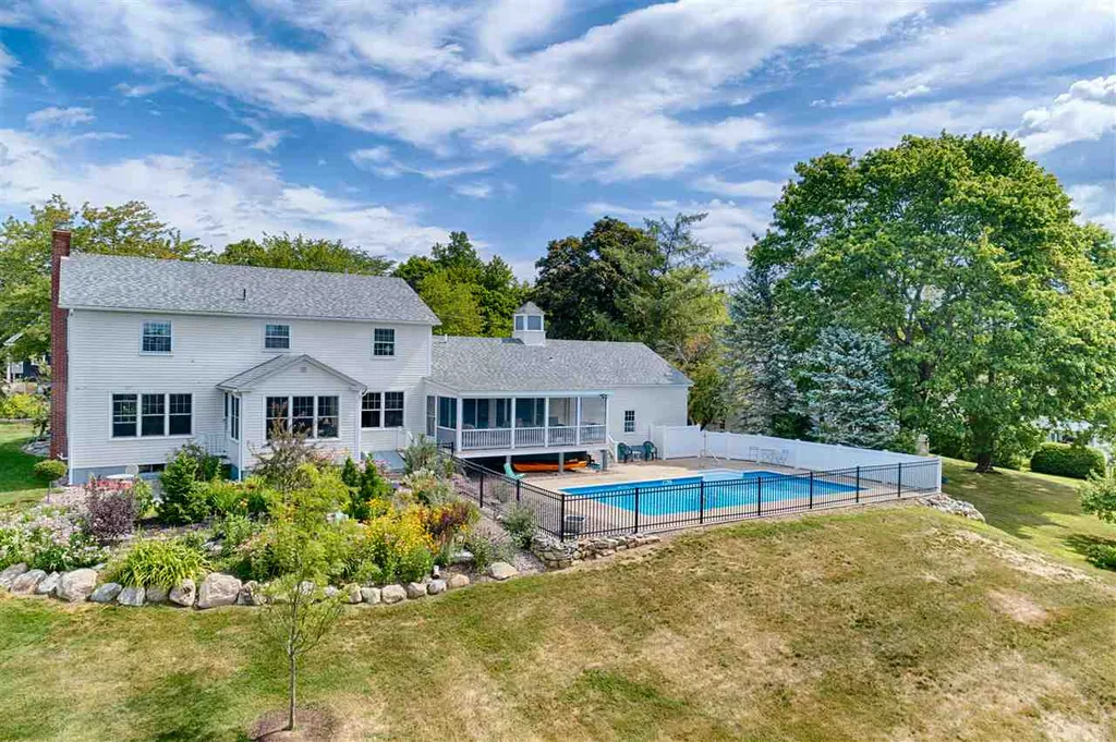 56 Pleasant Street Wolfeboro NH 03894