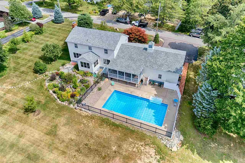 56 Pleasant Street Wolfeboro NH 03894