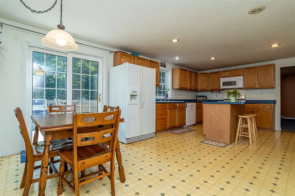 15 Lavoie Drive Nottingham NH 03290