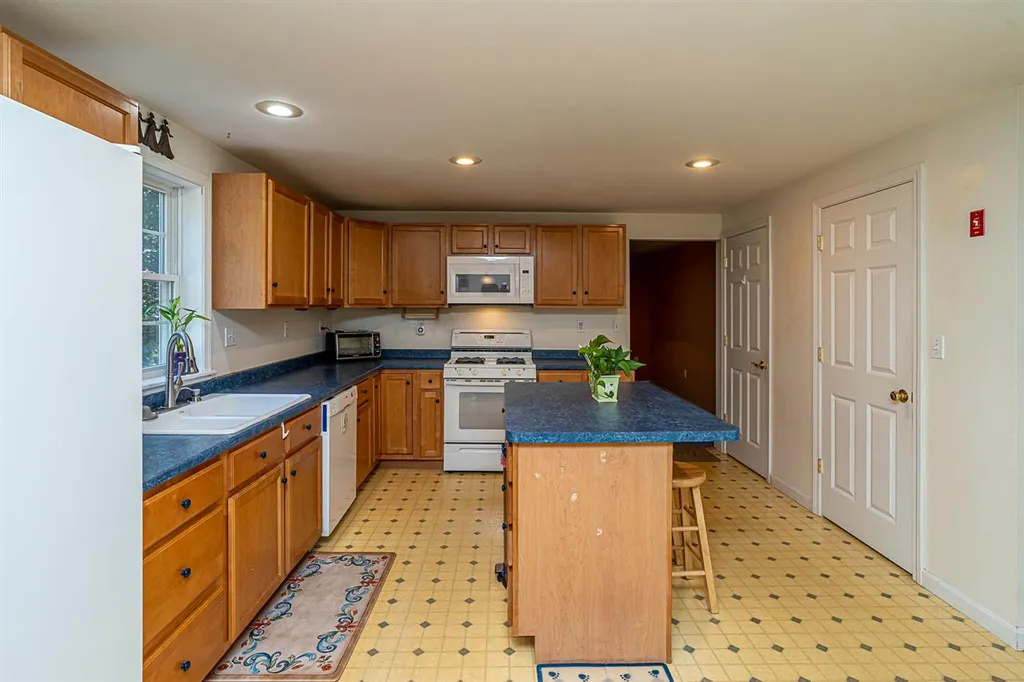 15 Lavoie Drive Nottingham NH 03290