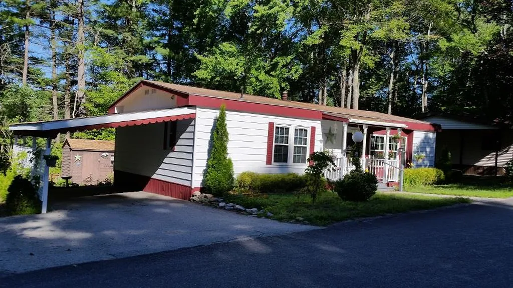 28 Donald Drive Goffstown NH 03045