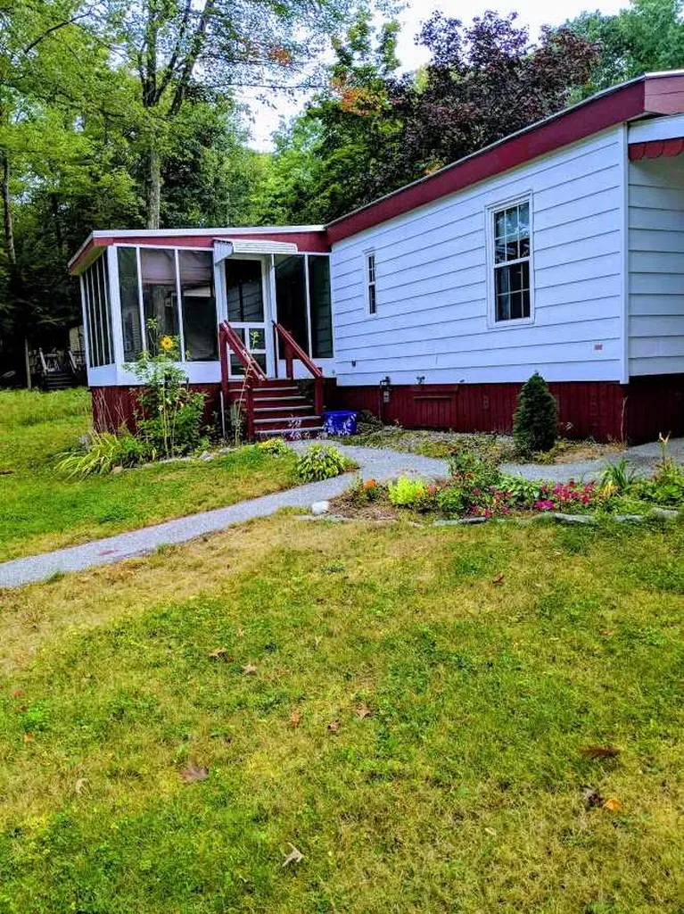 28 Donald Drive Goffstown NH 03045
